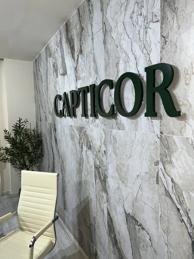 Dejar de usar una prótesis capilar: qué ocurre